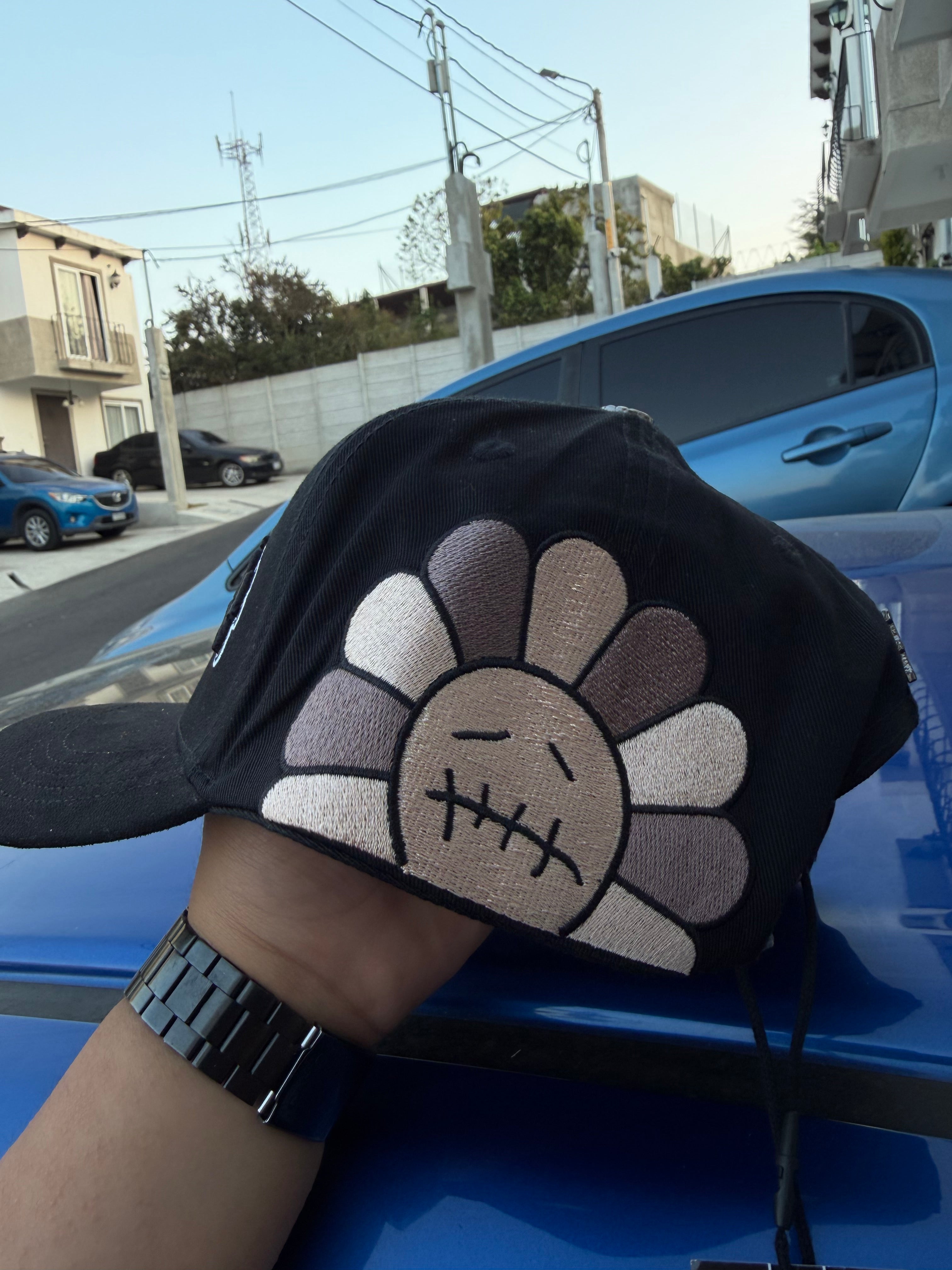 THIRTY ONE HATS MURAKAMK NEGRA