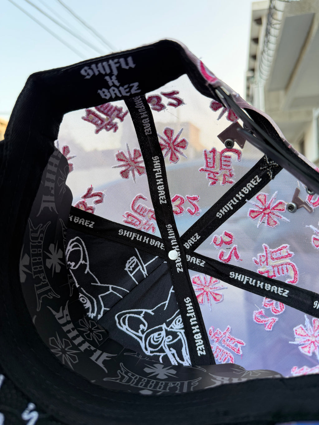 GORRA BÁEZ X SHIFU